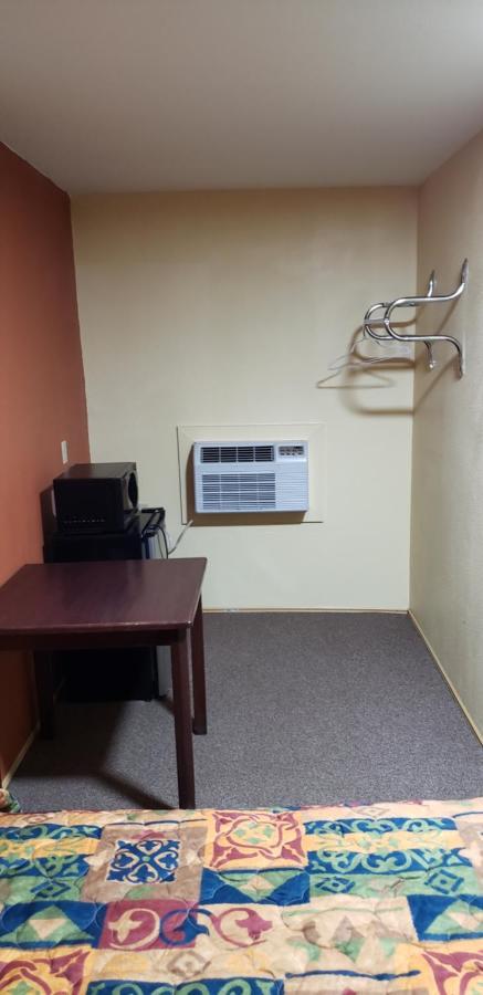 Economy Inn אודסה מראה חיצוני תמונה